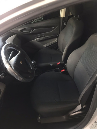 Imagem 7 de 9 de Chevrolet Onix Joy