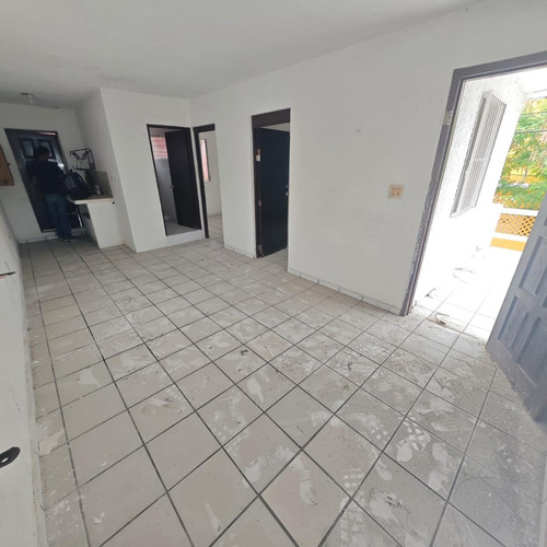 Casa En Venta, 4 Recámaras, 2 Niveles, Duplex, Sm 23, Cancún Centro.