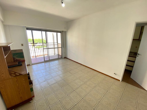 Departamento En Venta - Boedo - 3 Ambientes -  Piso Alto - Balcon, Vista Al Frente