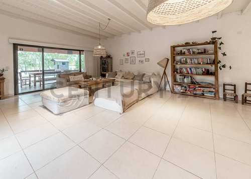 Venta Casa 5 Ambientes En 1 Planta Con Vista A La Laguna Cantón Norte, Escobar
