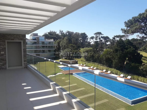 Penthouse De 3 Dormitorios Ubicado En Uno De Los Entornos Mas Lindos  De Punta Del Este Y A Pasos De Playa Brava