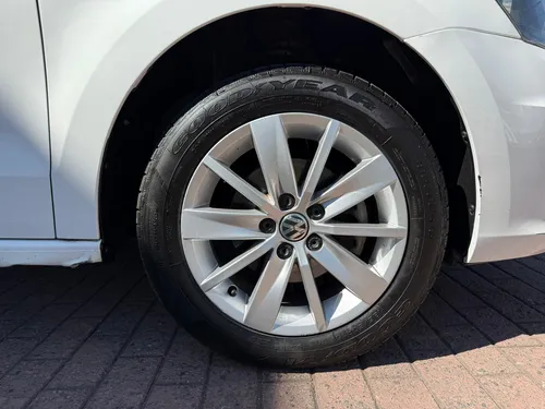 Volkswagen Vento 1.6 Confortline Mt