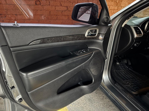 Jeep Grand Cherokee Laredo V6 Lujo 4x2 At
