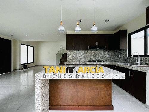Vendo Casa Nueva En El Centro De Fortín.