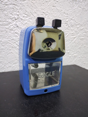 Sacapuntas De Mesa Para Lápiz Metálico Manual Con Sujetador (Usado)