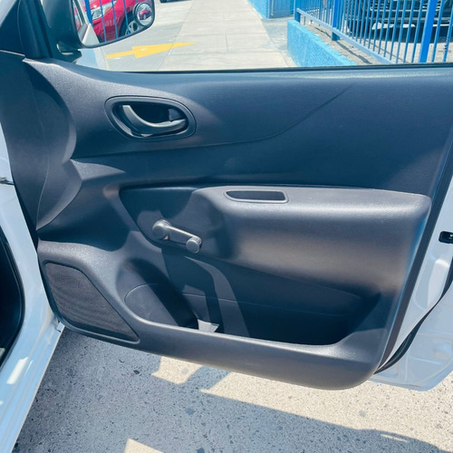Imagen 13 de 15 de Nissan Np 300 Caja Seca 2017