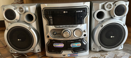 Equipo De Musica Lg Minicomponente 3 Cd Usb 2 Cas Radio Plateado 3000 W (Usado)