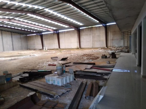 Imagen 14 de 20 de Bodega Con Oficinas