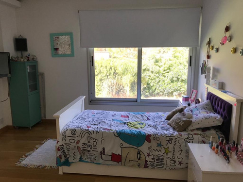 Imagen 15 de 17 de Casa Venta 5 Amb. Parque Y Pileta B Cerrado Casco Leloir