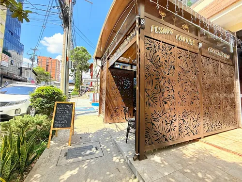 Venta Edificio En Laureles Ideal Para Airbnb, Con Suites Y Terraza