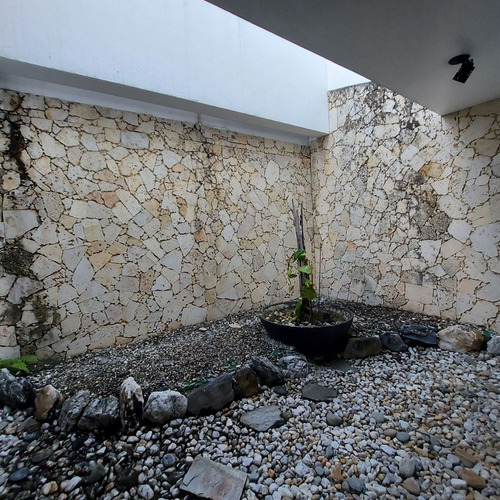 Imagen 6 de 30 de Venta De Casa En Prados Del Este 8h/ 9b/ 5p