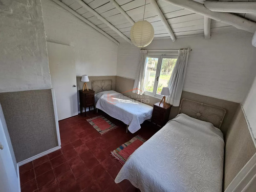 Casa En Venta Y Alquiler Temporal En La Barra, Excelente Comodidades, Muy Lindo Entorno, 3 Dormitorios