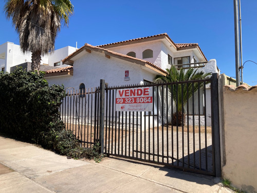 Vivienda Aislada Excelente Ubicación Barrio Consolidado.