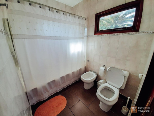 Casa Venta 3 Dormitorios 2 Baños 1 Cochera 1 Quincho 270 Mts 2 Totales - La Plata