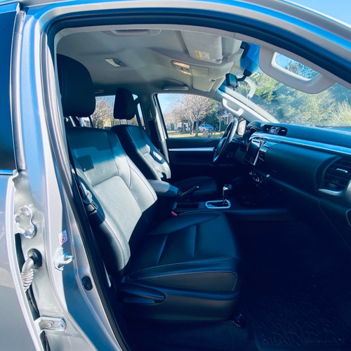 Imagen 11 de 12 de Toyota Hilux 4x4 2.8 Srx