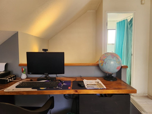 Casa En Venta De 3 Dorm. + Servicio En Colina