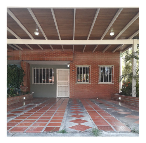 Se Vende Town House En Terrazas Del Ingenio Guatire 112m2 3h+2½b+2p