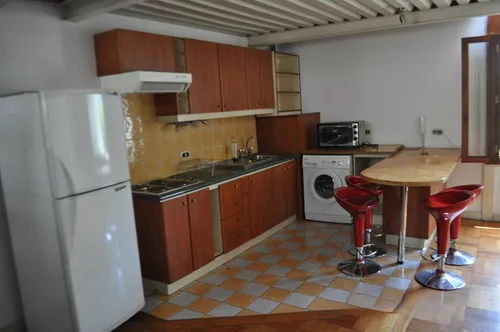 Loft En Compañia Con Maipu, Edificio Antiguo Remodelado