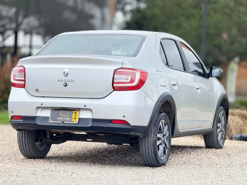 Renault Logan 1.6 Privilege / Intens