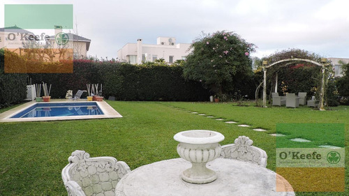 Imagen 3 de 18 de Casa En Venta De Cinco Ambientes Apto Crédito En Lote Central