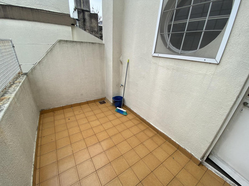 Venta Casa 5 Ambientes Con Patio Y Cochera Cubierta En Villa Del Parque