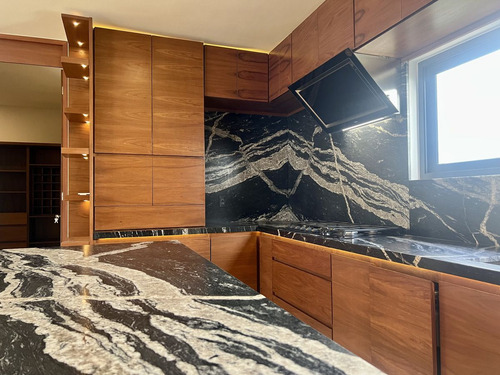 Residencia De Lujo En Venta Ubicada En La Privada Bosques De Altabrisa, Merida.