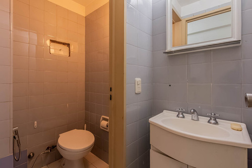 Venta Oficina C/ 2 Despachos Y Recepción 1° Piso Contra Frente En Retiro, Microcentro