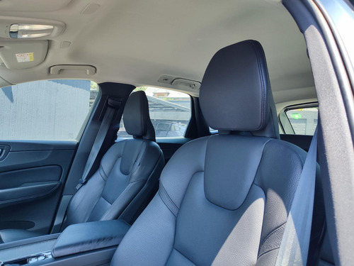Volvo XC60 B5 II MOMENTUM 4WD
