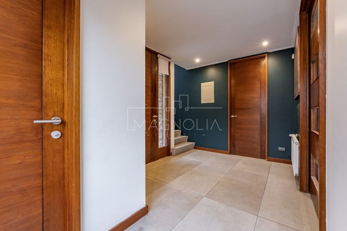 Casa En Venta De 4 Dorm. En Lo Barnechea