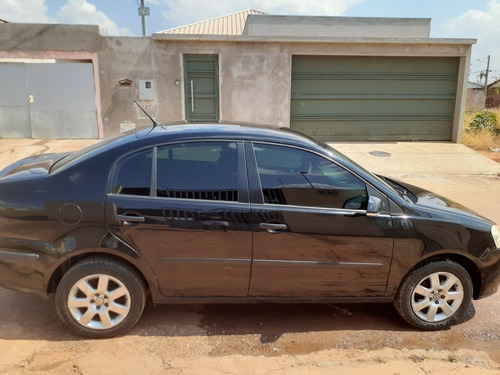Volkswagen Polo Sedan 1.6 Vht Comfortline Total Flex 4p 2010