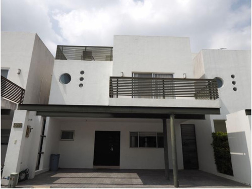 Casa En Venta En Residencial La Escondida