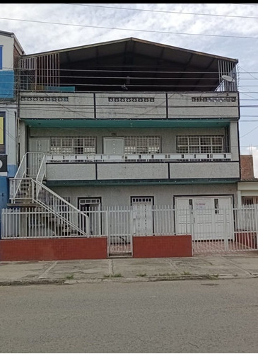 Venta Casa Bifamiliar Barrio Agua Blanca