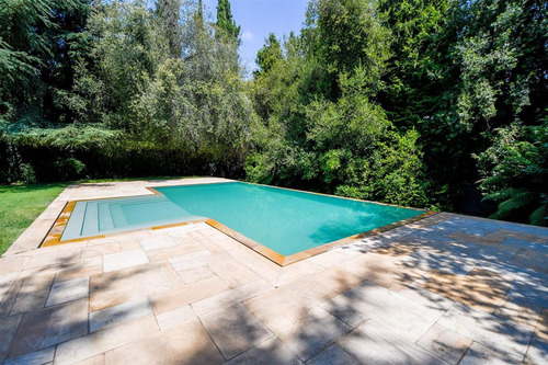 Casa En Venta De 4 Dorm. En Las Condes