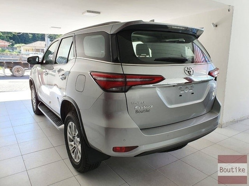 Imagem 6 de 10 de Toyota Hilux Sw4 2.8 D-4d Turbo Diesel Srx 7l 4x4 Automático