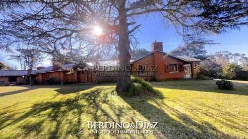 Extraordinaria Casa Con 10.000 M2 De Terreno Sobre Cancha De Golf- Ref: 342