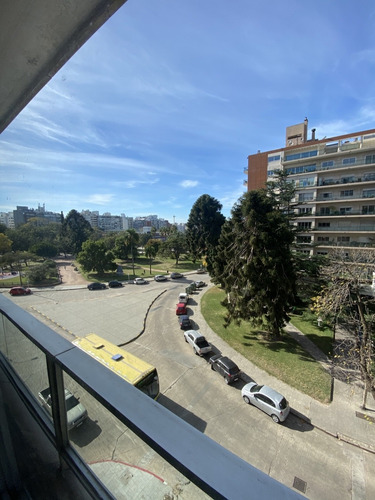 Imagen 1 de 11 de Espectacular Apartamento De 4 Dormitorios En Villa Biarritz