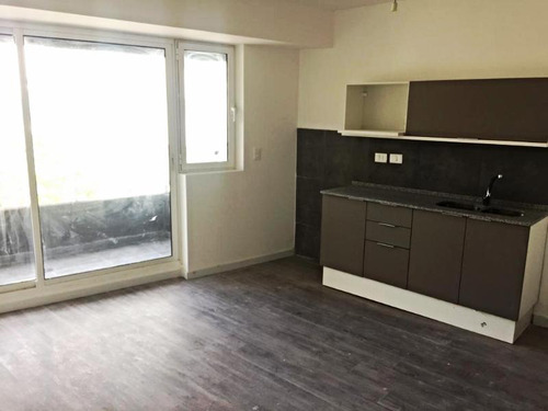 Venta - Apartamento De 2 Dormitorios Con Terraza Y Cochera En Cordon ( Chana Esquina Jackson)