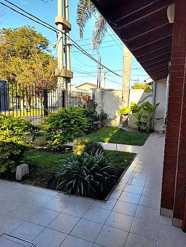 Excelente Casa En Luis Guillon. Gran Oportunidad