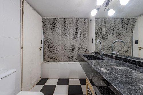 Venta/permuta - Casa Planta Alta, 4 Dormitorios - Centro, Rosario.
