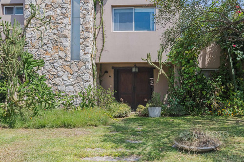 Imagen 5 de 30 de Casa En Venta En San Lucas Con Cuatro Dormitorios- Maroto Propiedades