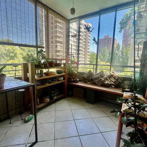 Departamento En Venta De 3 Dorm. 2 Baños En Las Condes
