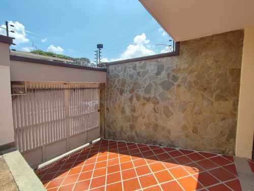 Josseyris Jimenez Vende Casa En Prebo