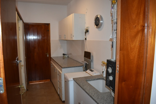 Casa Con Pileta A 100 Mts Del Cordoba Shopping Center