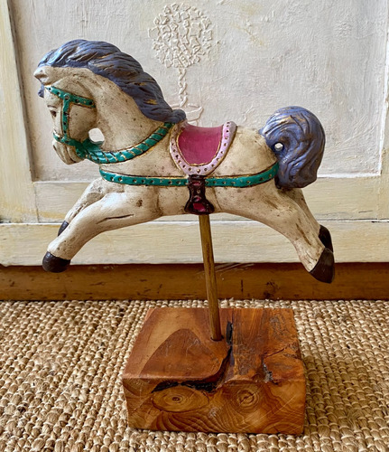 Caballo Carrusel Con Soporte. Estilo Vintage