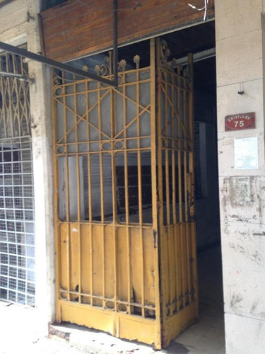 Av. Rivadavia 8363, Caba, Local En Venta En Mercado/ 13 Mts2 U$s 8.000 (oportunidad)