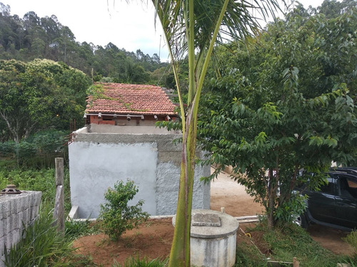 Imagem 2 de 6 de Casa Com Dois Comodos E Banheiro