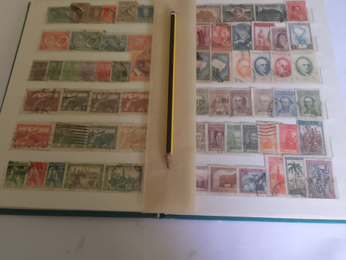 Clasificador Con Mas De 620 Estampillas De Argentina- (Usado)