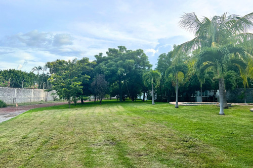 Terreno De 2,204 M² En Chiconcuac, Xochitepec, Morelos | Con Alberca Y Explanada Para Eventos