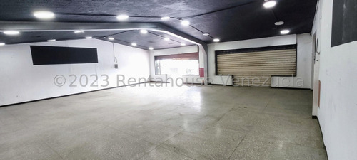 Local Comercial En Venta En Las Mercedes Cabudare Consta De 3 Locales En Uno Con Maravillosa Distribución, Área De Cocina, Oficina Y Un Baño Gabriela C.