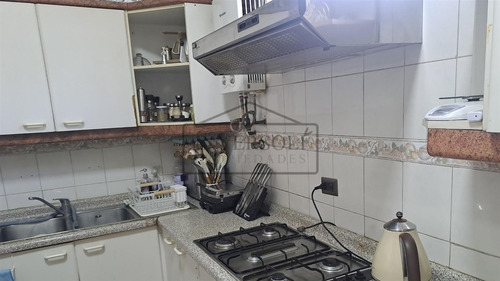 Casa En Venta De 4 Dorm. En Ñuñoa